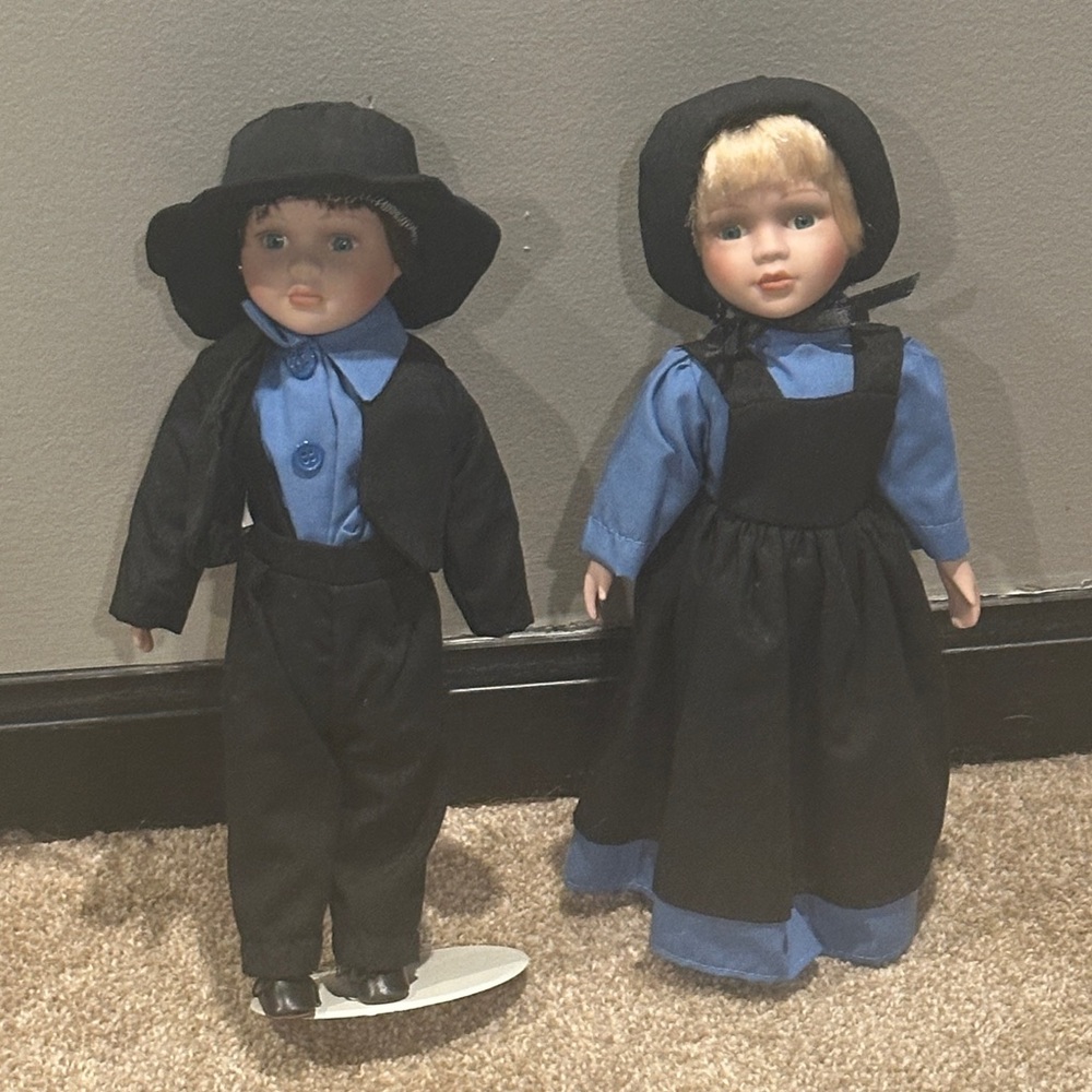 Amish boy and girl porcelain dolls